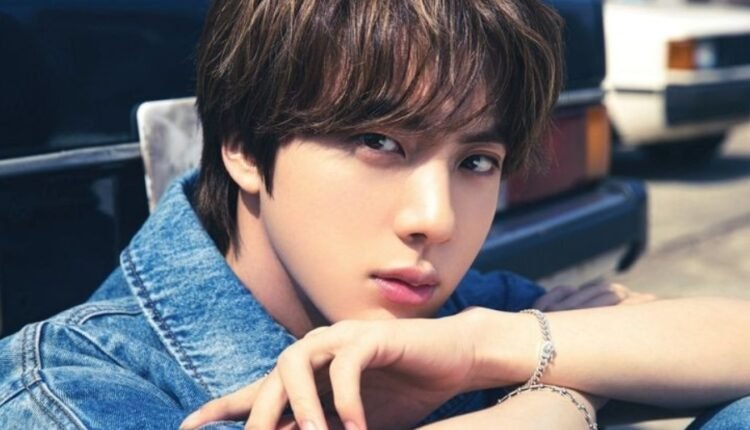 جين Bts أوسم رجل في العالم وفق دراسة علمية لخبراء التجميل و المكياج