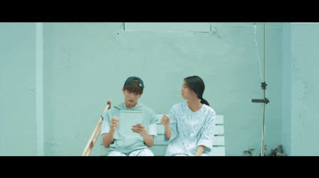 الأيدول المشهورة التي ظهرت في الفيديو الموسيقي لفرقة Bts ٫ من هي ؟