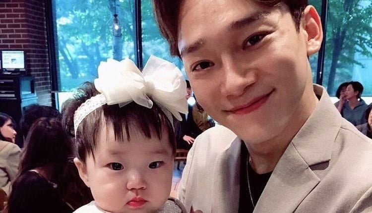 مستخدمو الإنترنت والمعجبون يتفاعلون مع أخبار توقع تشين EXO وزوجته لطفلهما الثاني