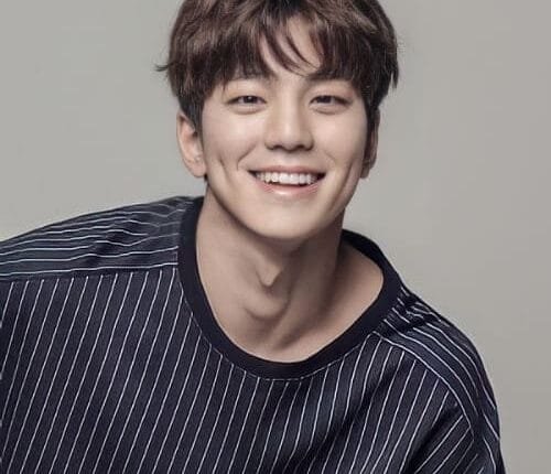 كيم مين كيو Kim min kyu 1994 معلومات و حقائق+حساب الانستغرام