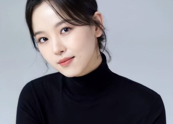 تقرير عن الممثلة الكورية كانغ هان نا Kang han na