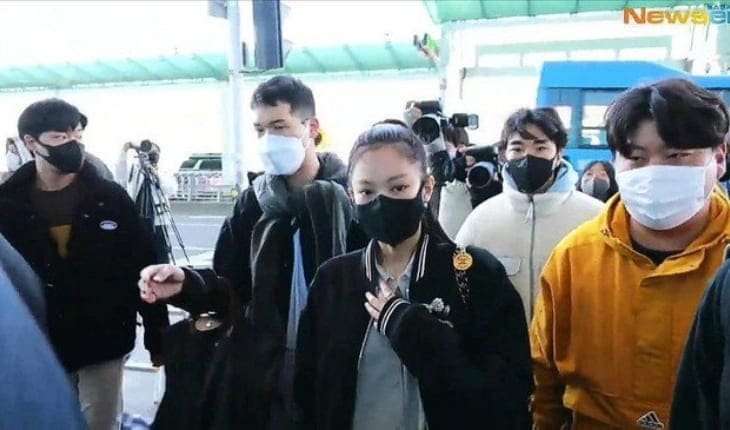 تفاجأت جيني BLACKPINK من تجاهل فتاة صغيرة لها