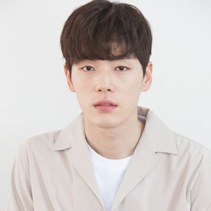 تقرير عن كيم جونغ هيون Kim jung hyun (1990) معلومات و حقائق + مسلسلات