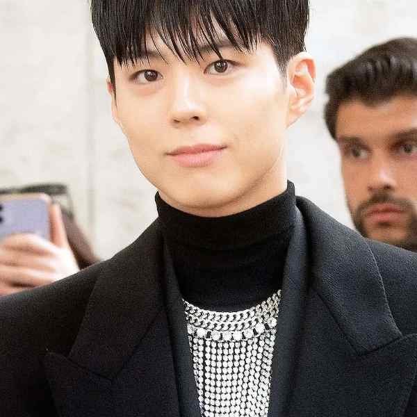 صورة تاي و ليسا وبارك بو غوم في عرض CELINE في أسبوع الموضة في باريس