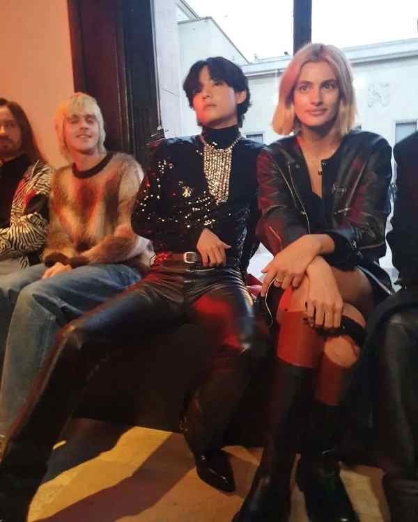 صورة تاي و ليسا وبارك بو غوم في عرض CELINE في أسبوع الموضة في باريس