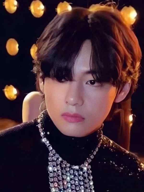 صورة تاي و ليسا وبارك بو غوم في عرض CELINE في أسبوع الموضة في باريس