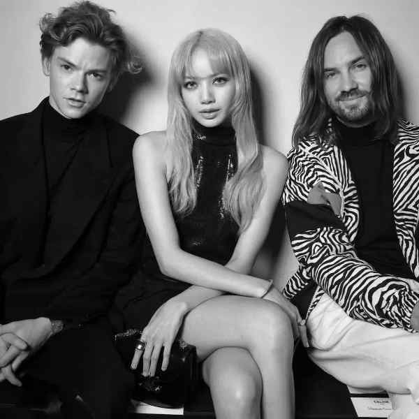 صورة تاي و ليسا وبارك بو غوم في عرض CELINE في أسبوع الموضة في باريس