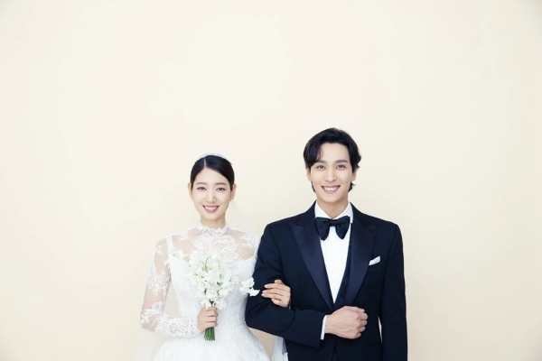 افضل صور زفاف لمشاهير كوريا الجنوبية 2022  تفتن مستخدمي الانترنت