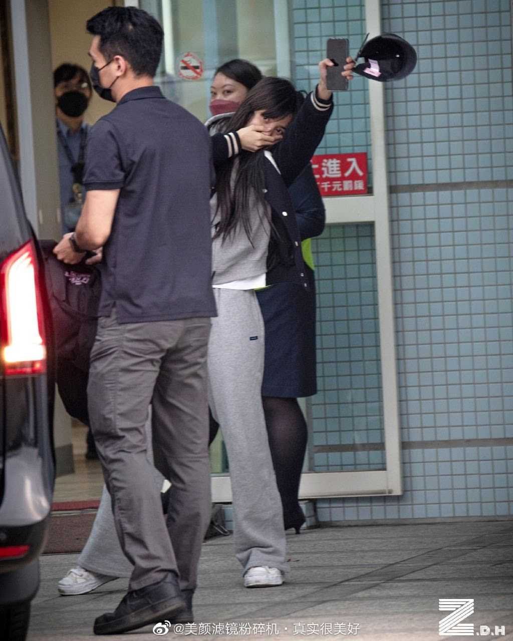 وجه ليسا بلاك بينك بدون مكياج يجذب أكثر من 22 مليون شخص !!!