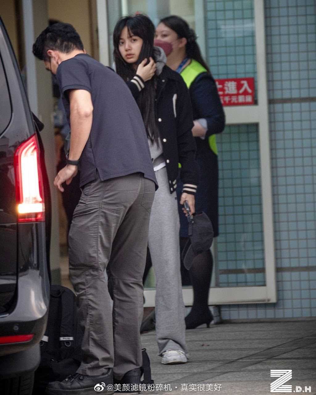 وجه ليسا بلاك بينك بدون مكياج يجذب أكثر من 22 مليون شخص !!!