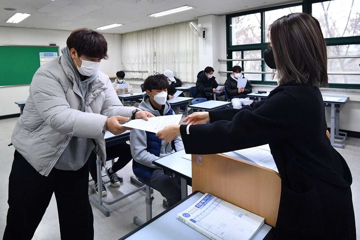 يضيف طلاب كوريا اغنية جديدة الى قائمة الاغاني المحظورة خلال CSAT